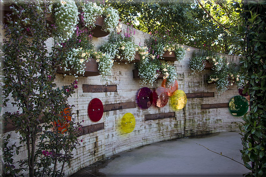 foto Giardini Trauttmansdorff - Giardino degli Innamorati e binocolo di Matteo Thun